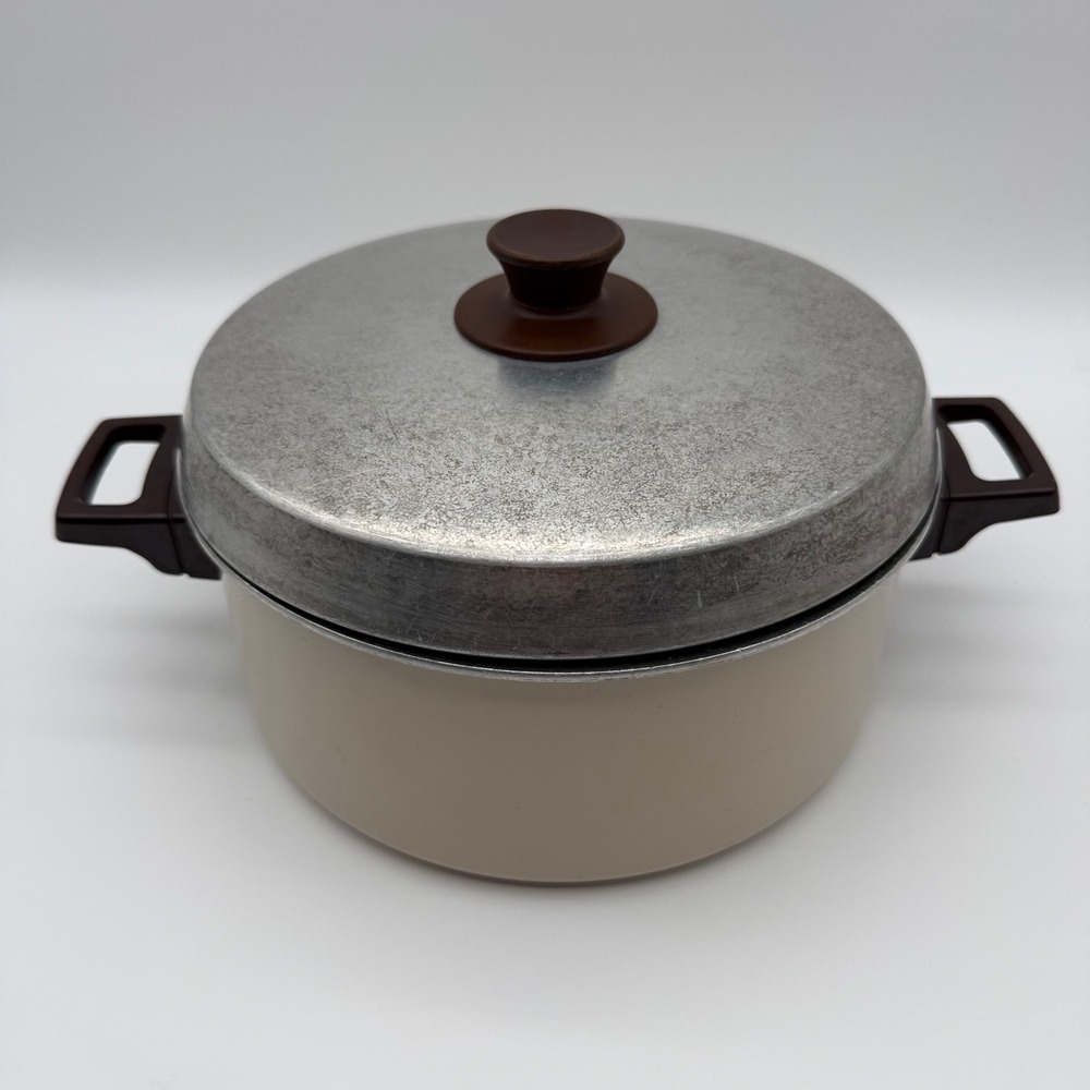 Vintage Mirro 5 Qt Dutch Oven Pot w Lid Brown Handles Made in USA Manitowoc